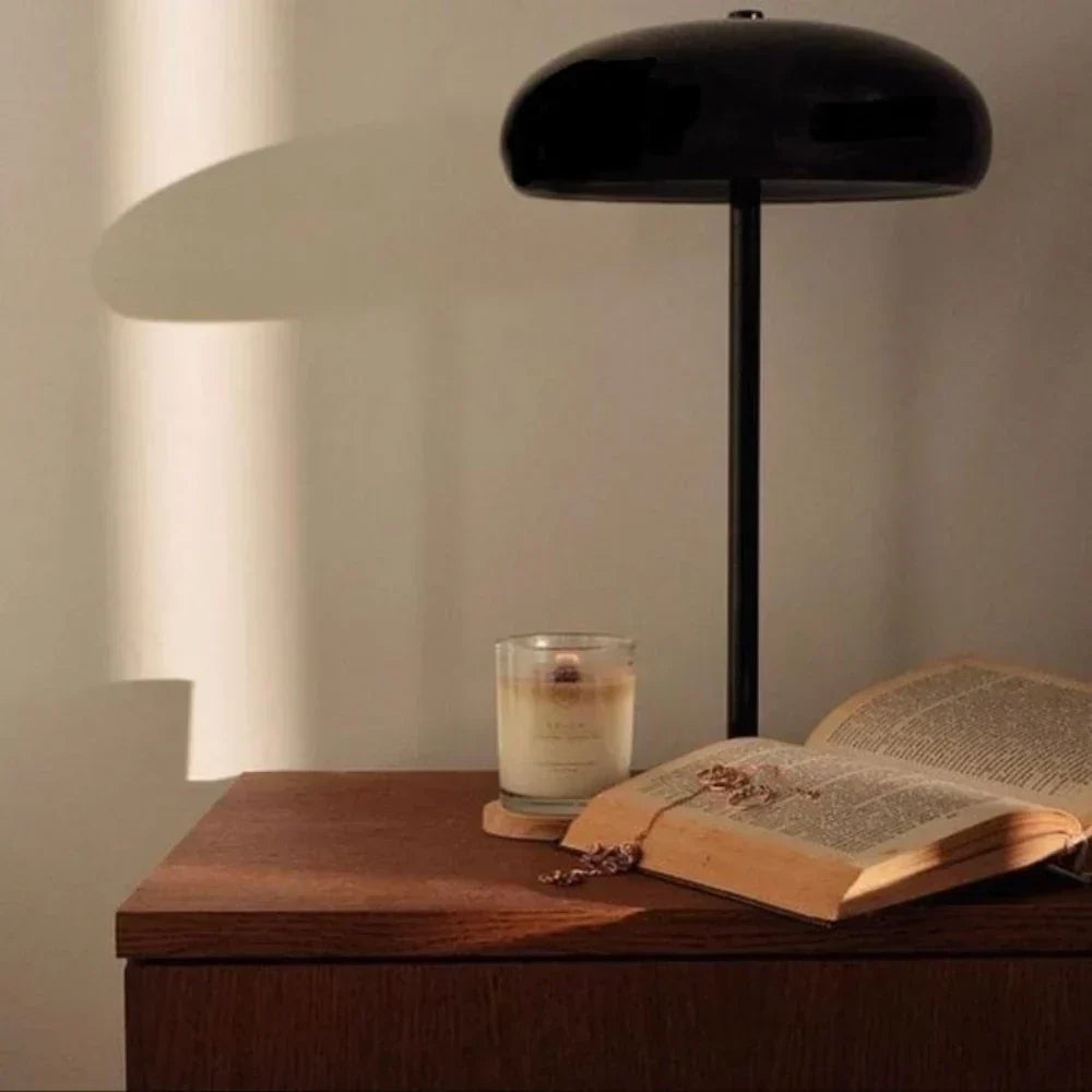 Przenośna ładowalna lampka stołowa o retro zaokrąglonej sylwetce z dotykowym sterowaniem