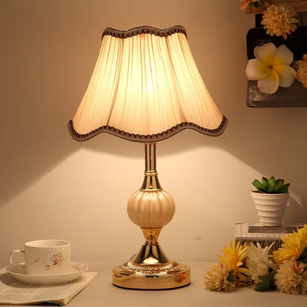 Skandynawska lampa stołowa nocna z kwiatowym materiałowym kloszem w stylu vintage