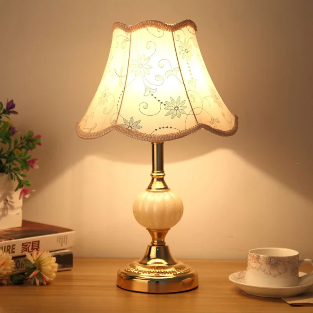 Skandynawska lampa stołowa nocna z kwiatowym materiałowym kloszem w stylu vintage