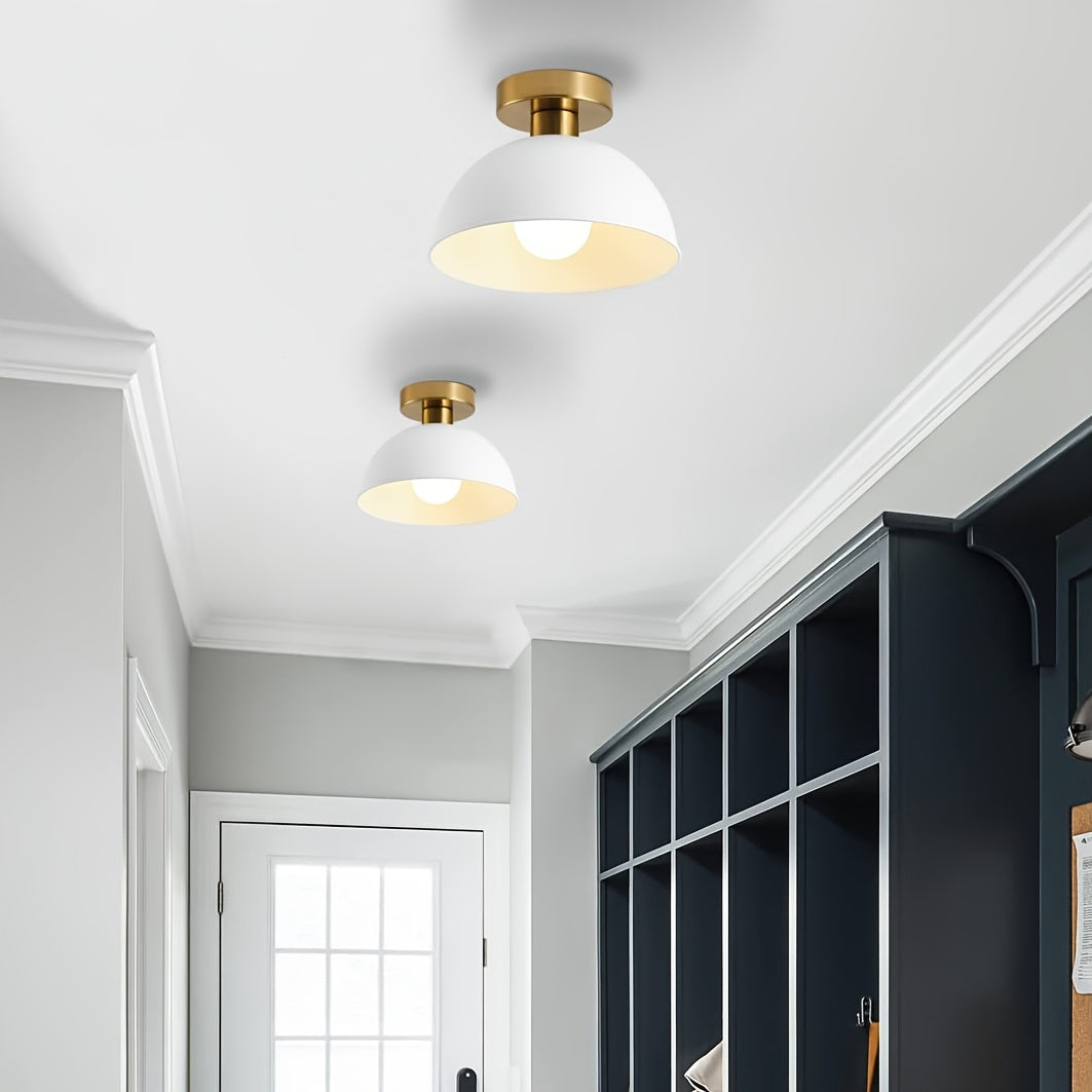 Minimalistyczna matowa metalowa półprzylegająca lampa sufitowa w kształcie kopuły