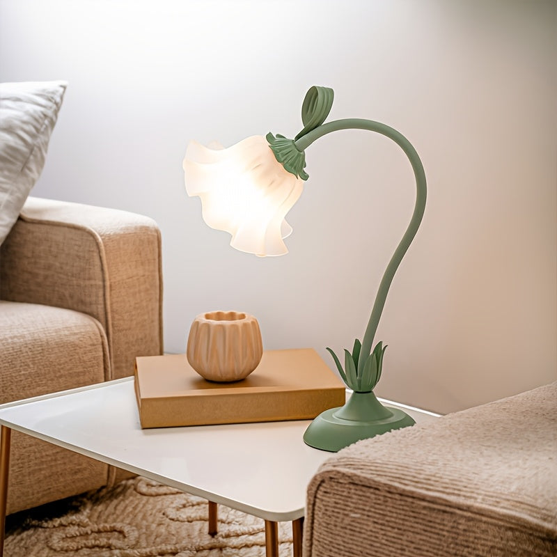 Rzeźbiarska żeliwna lampa stołowa z kloszem w kształcie rozkwitającego kwiatu