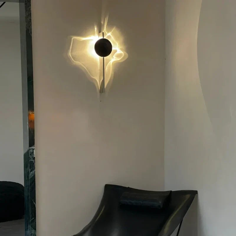 Obrotowa kinkietowa lampa ścienna z aluminium i stali nierdzewnej, z projekcją wzoru falistego