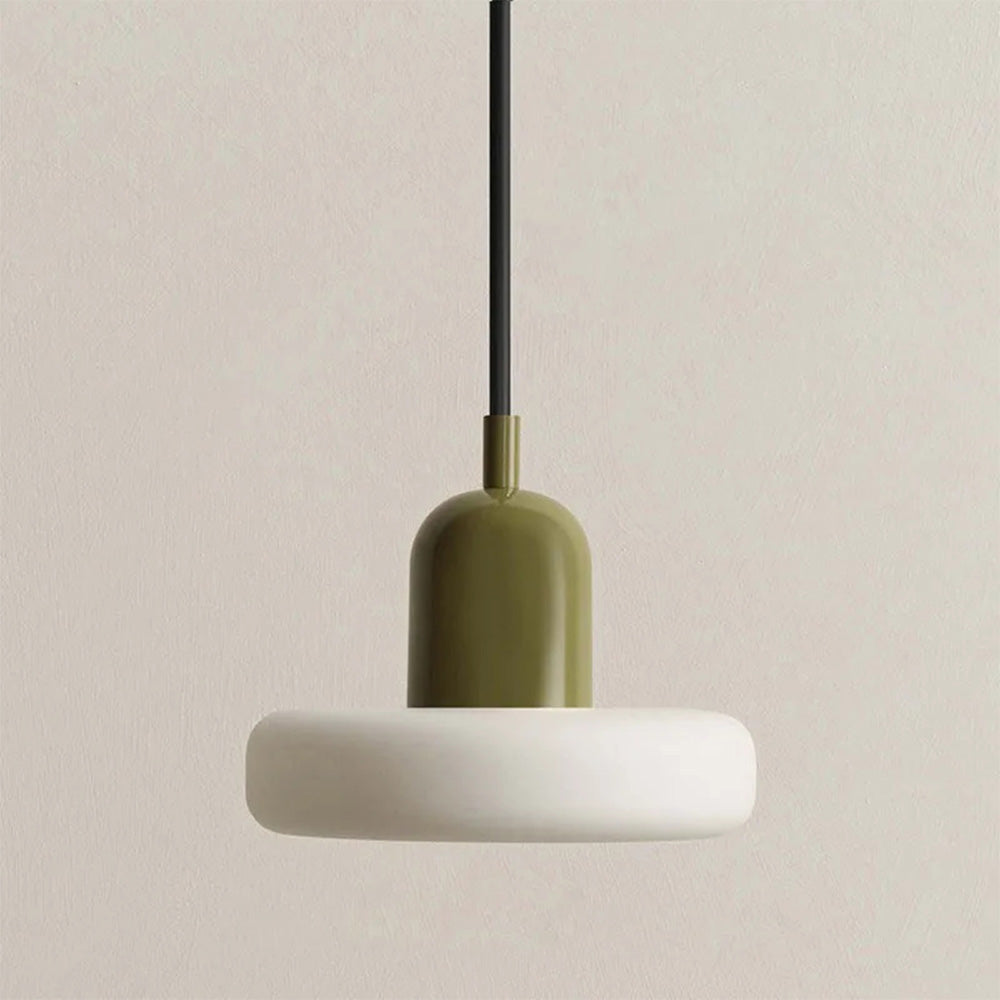Skandynawska minimalistyczna wisząca lampa z gładkim kopułowym kloszem z matowego szkła