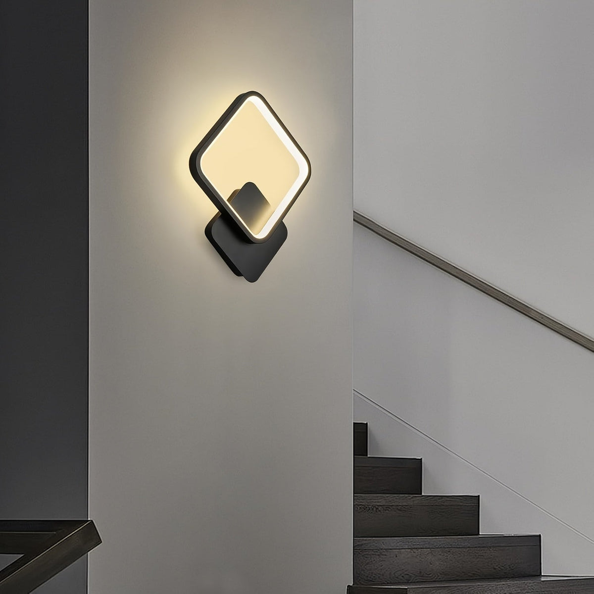 Minimalistyczna kwadratowa geometryczna metalowa lampa ścienna z funkcją ściemniania i akrylowym dyfuzorem
