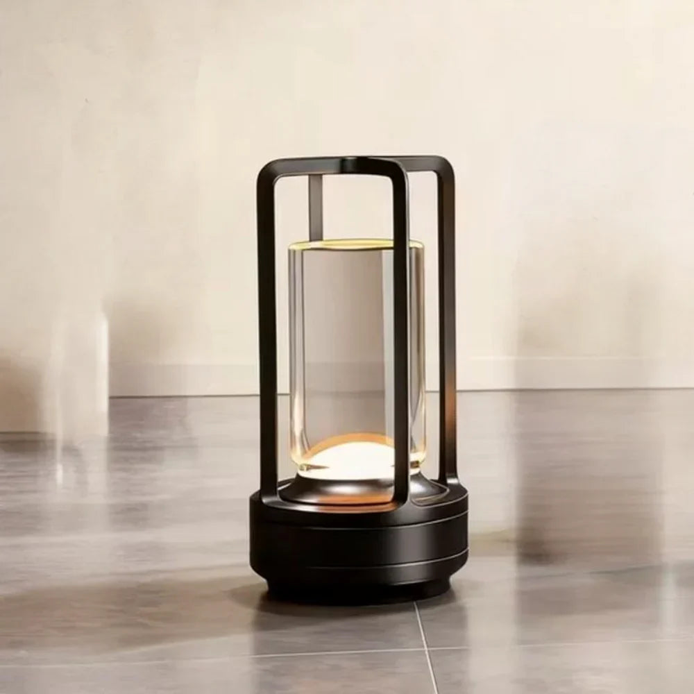 Nowoczesna lampa stołowa z metalową cylindryczną ramą i dotykowym sterowaniem