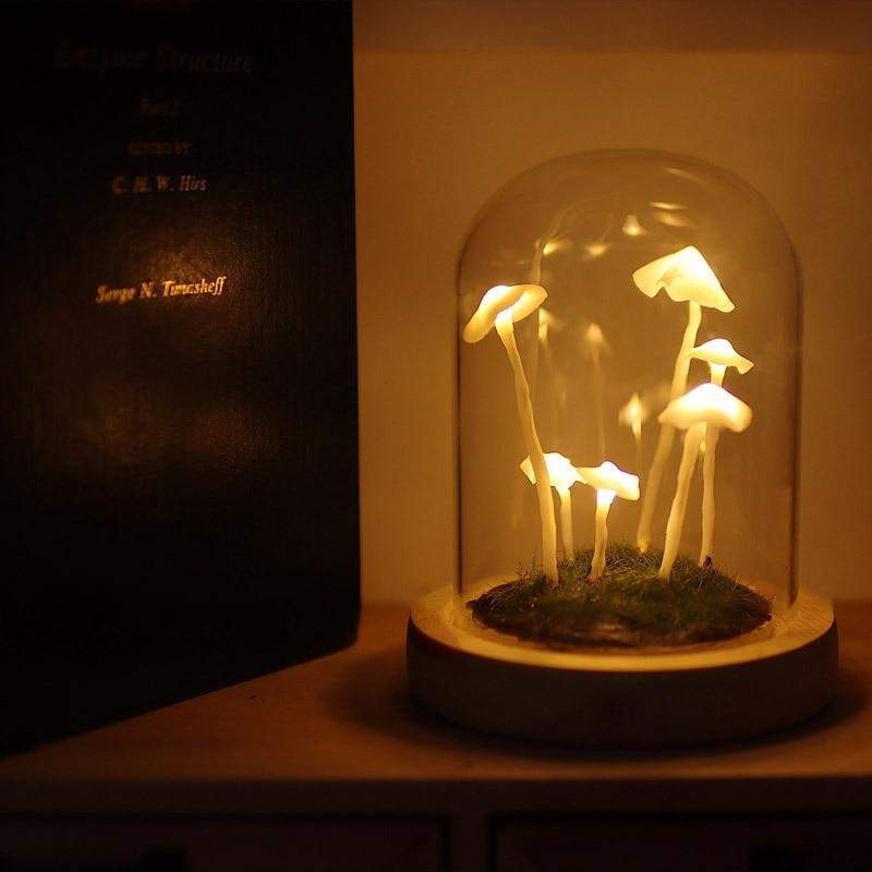 Konfigurowalna lampa stołowa w kształcie skupiska grzybów, zasilana bateriami, do samodzielnego wykonania