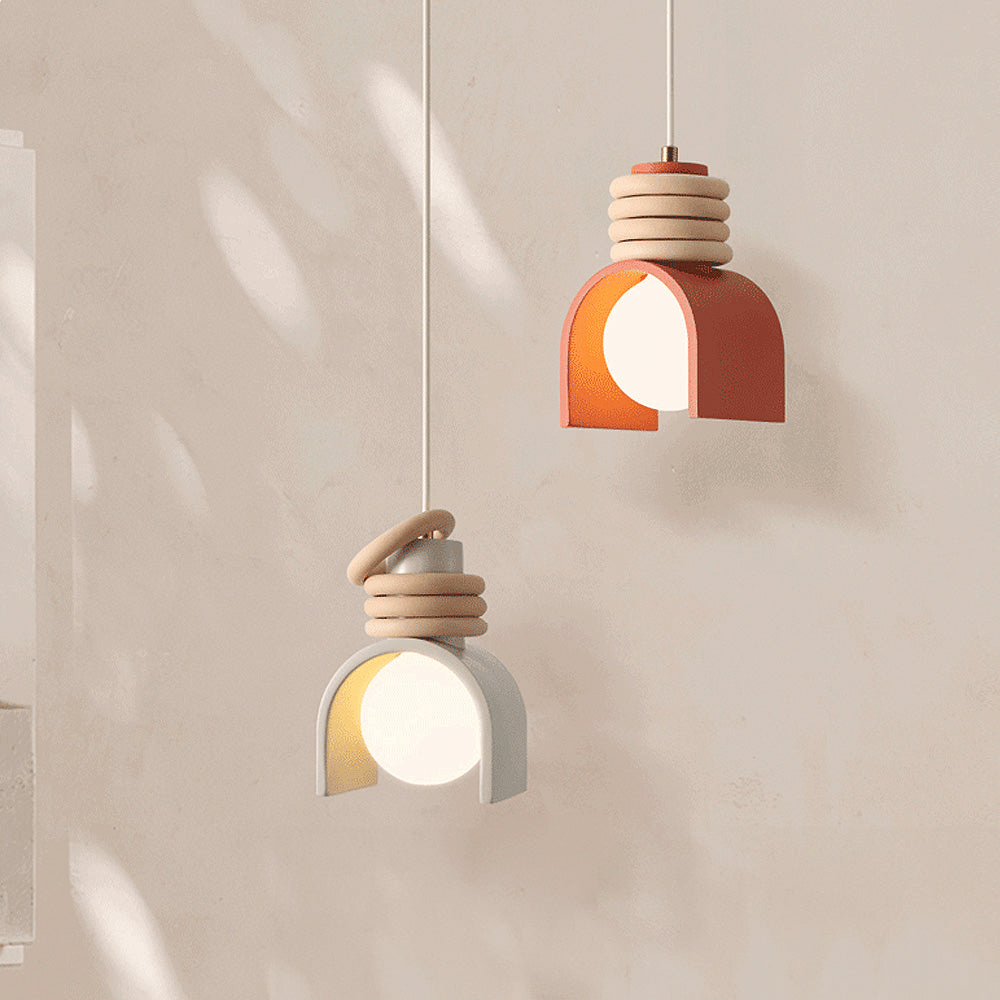 Sufitowa lampa wisząca z formowanej żywicy inspirowana stylem francuskim