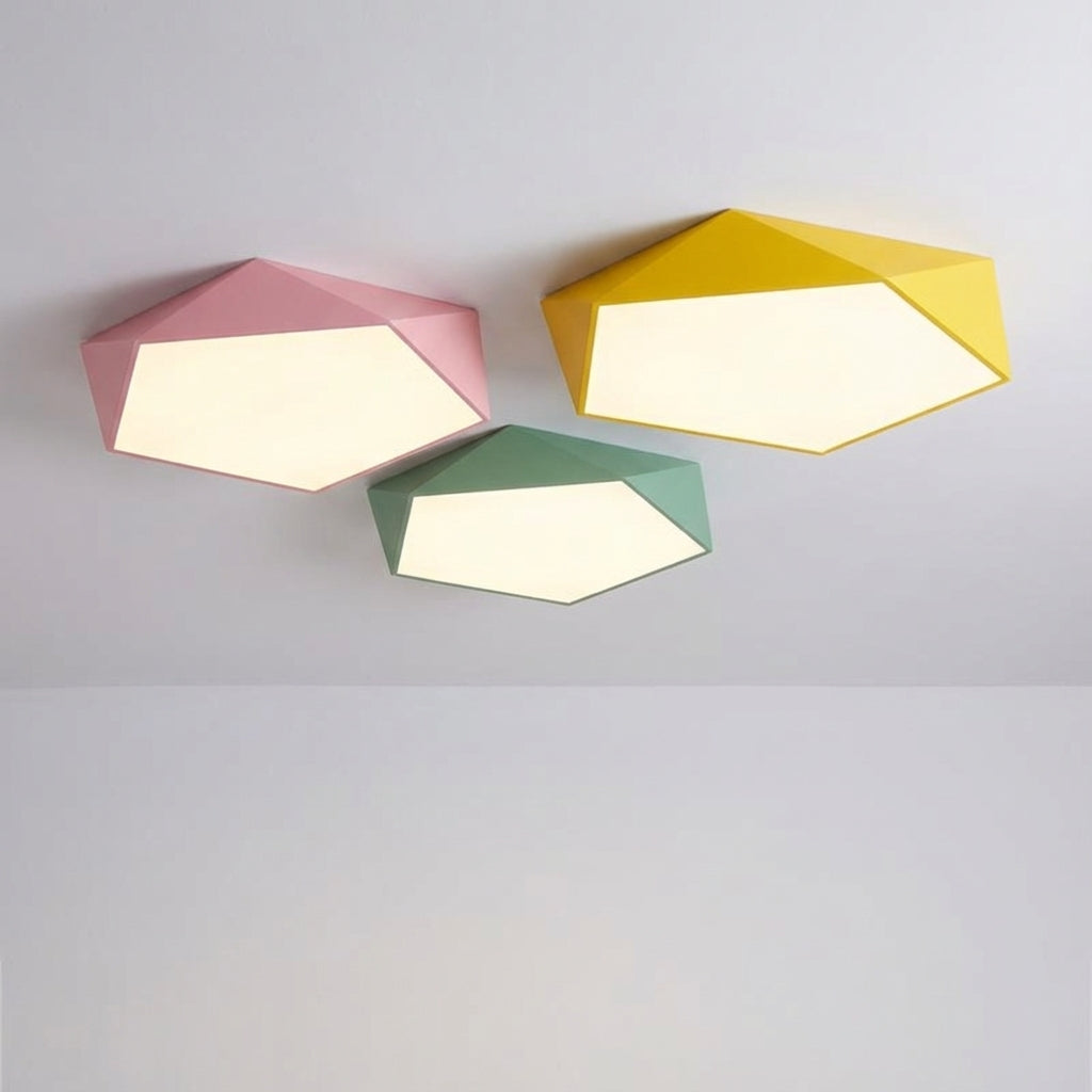 Geometryczna żelazna sufitowa lampa z akrylowym kloszem w kształcie pięciokąta