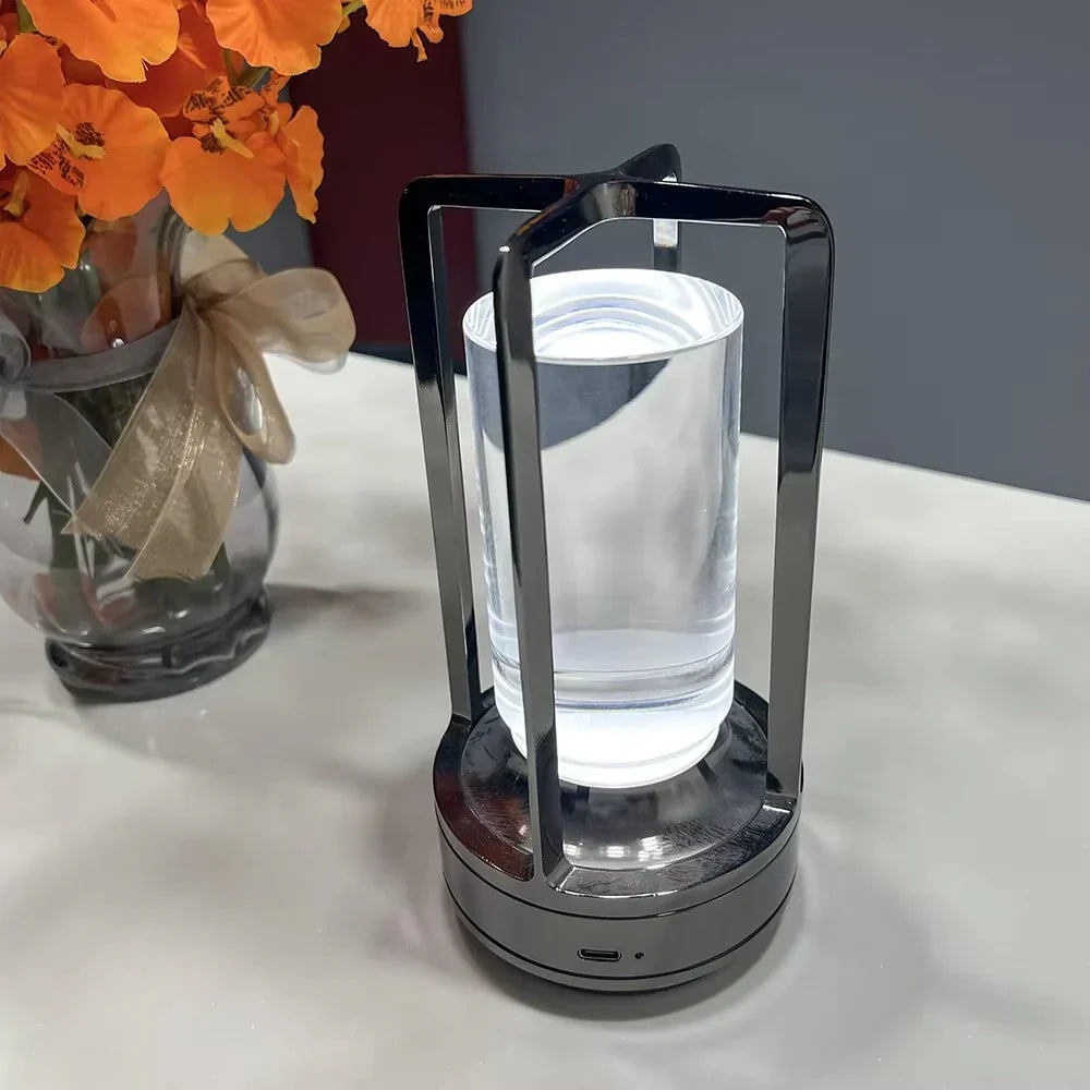 Nowoczesna lampa stołowa z metalową cylindryczną ramą i dotykowym sterowaniem