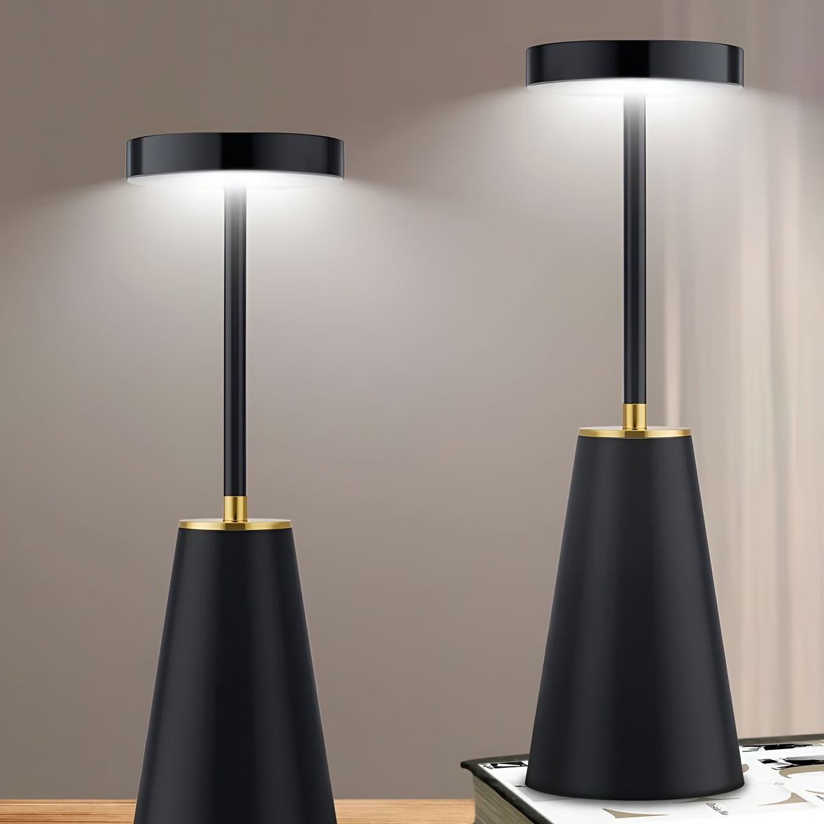 Smukła bezprzewodowa metalowa lampa stołowa z akumulatorem, sterowaniem dotykowym i funkcją ściemniania