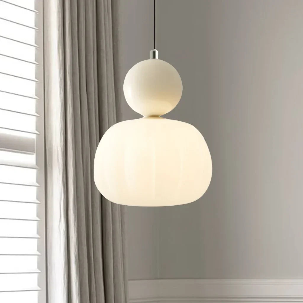 Rzeźbiarska lampa wisząca Bauhaus z polerowaną kulą i karbowanym kloszem akrylowym
