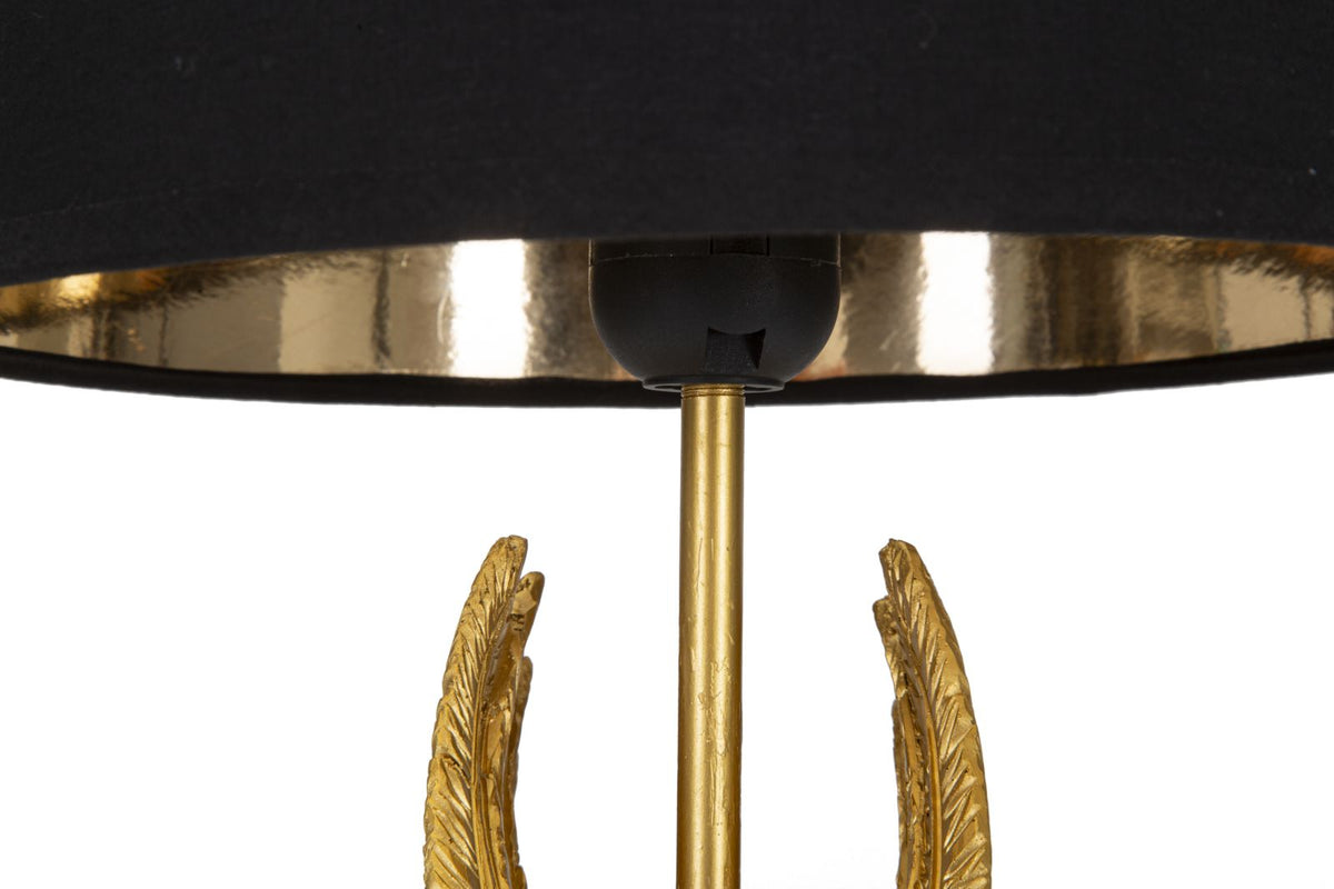 Rzeźbiarska metalowo-żywiczna lampa stołowa z motywem skrzydeł i tekstylnym kloszem