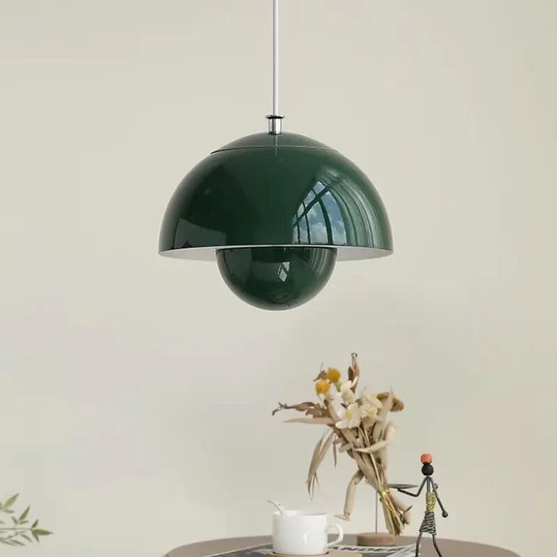 Skandynawska rzeźbiarska nordycka lampa wisząca z metalu w kształcie pąka kwiatu