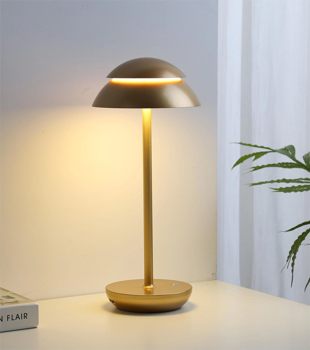 Rzeźbiarska bezprzewodowa aluminiowa lampa stołowa z kloszem w kształcie kopuły i akumulatorem