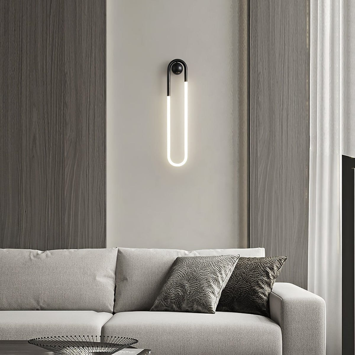 Minimalistyczna architektoniczna lampa ścienna z mosiężną ramą w kształcie pętli