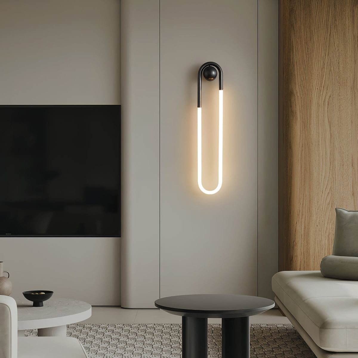 Minimalistyczna architektoniczna lampa ścienna z mosiężną ramą w kształcie pętli