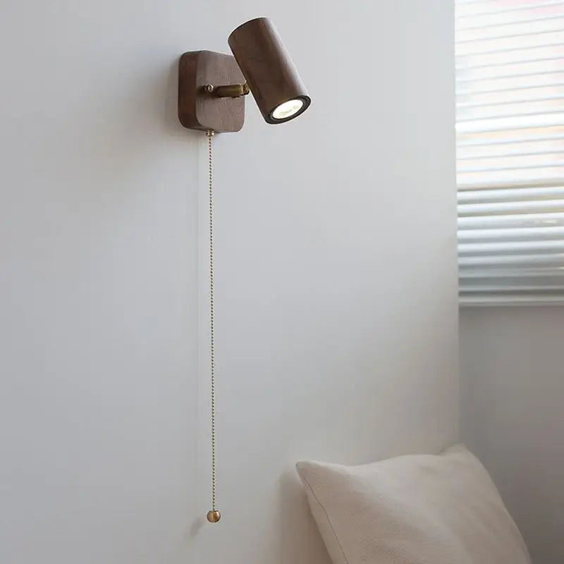 Retro skandynawska lampa ścienna z litego orzecha włoskiego, obrotowy reflektor