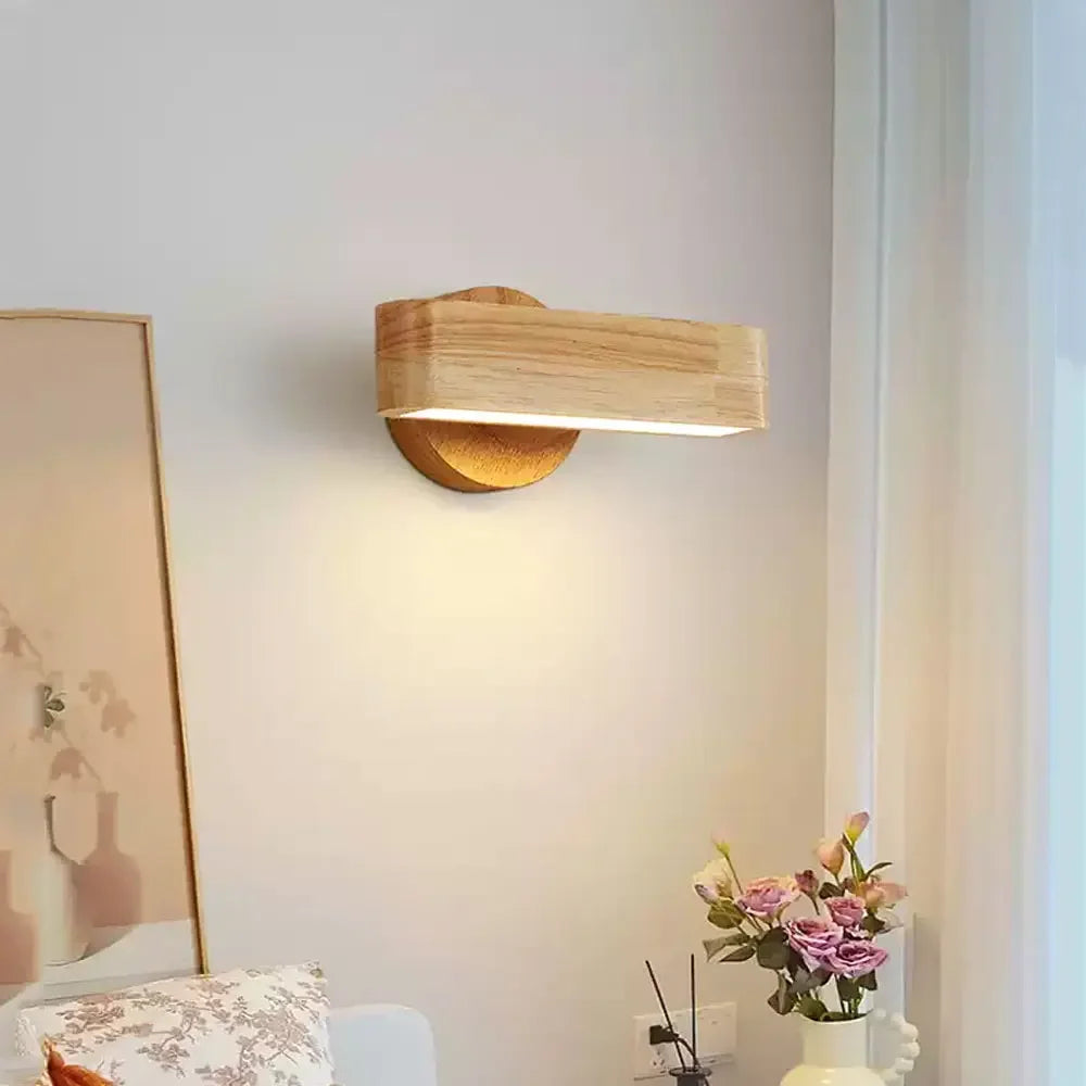 Japońska minimalistyczna regulowana lampa ścienna z litego drewna i aluminium, obracana