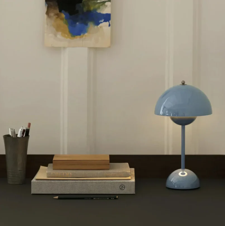 Elegancka minimalistyczna skandynawska lampa stołowa ze sterowaniem dotykowym i funkcją ściemniania