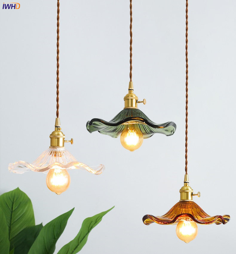 Skandynawska minimalistyczna lampa wisząca z przyciemnianym szkłem i miedzianymi akcentami