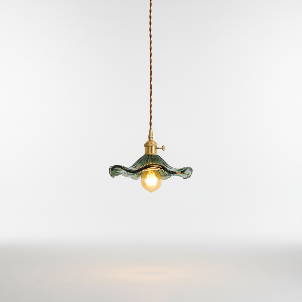 Skandynawska minimalistyczna lampa wisząca z przyciemnianym szkłem i miedzianymi akcentami