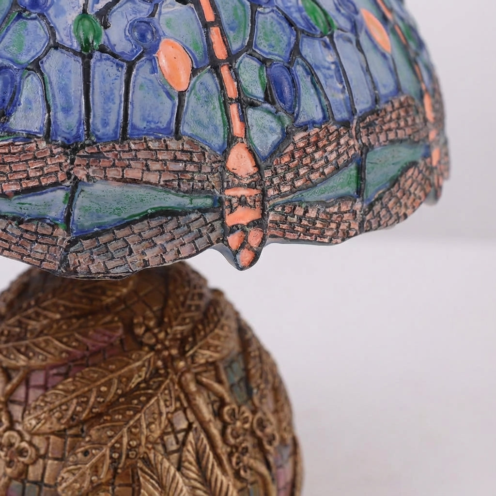 Kompaktowa żywiczna lampa stołowa z motywem rzeźbiarskiej ważki w stylu vintage