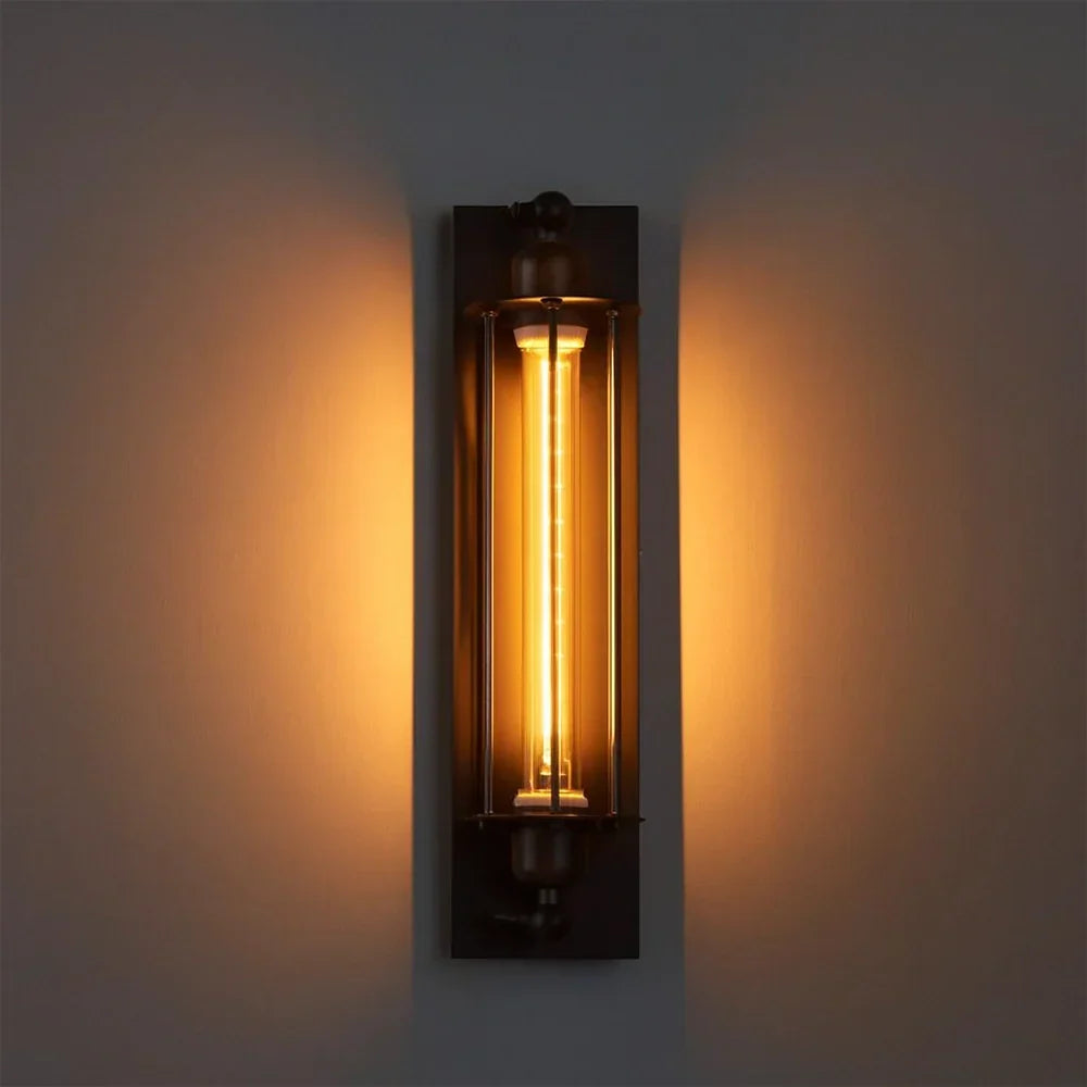 Vintage smukła metalowa lampa ścienna do wnętrz, montowana na ścianie, akcentowa