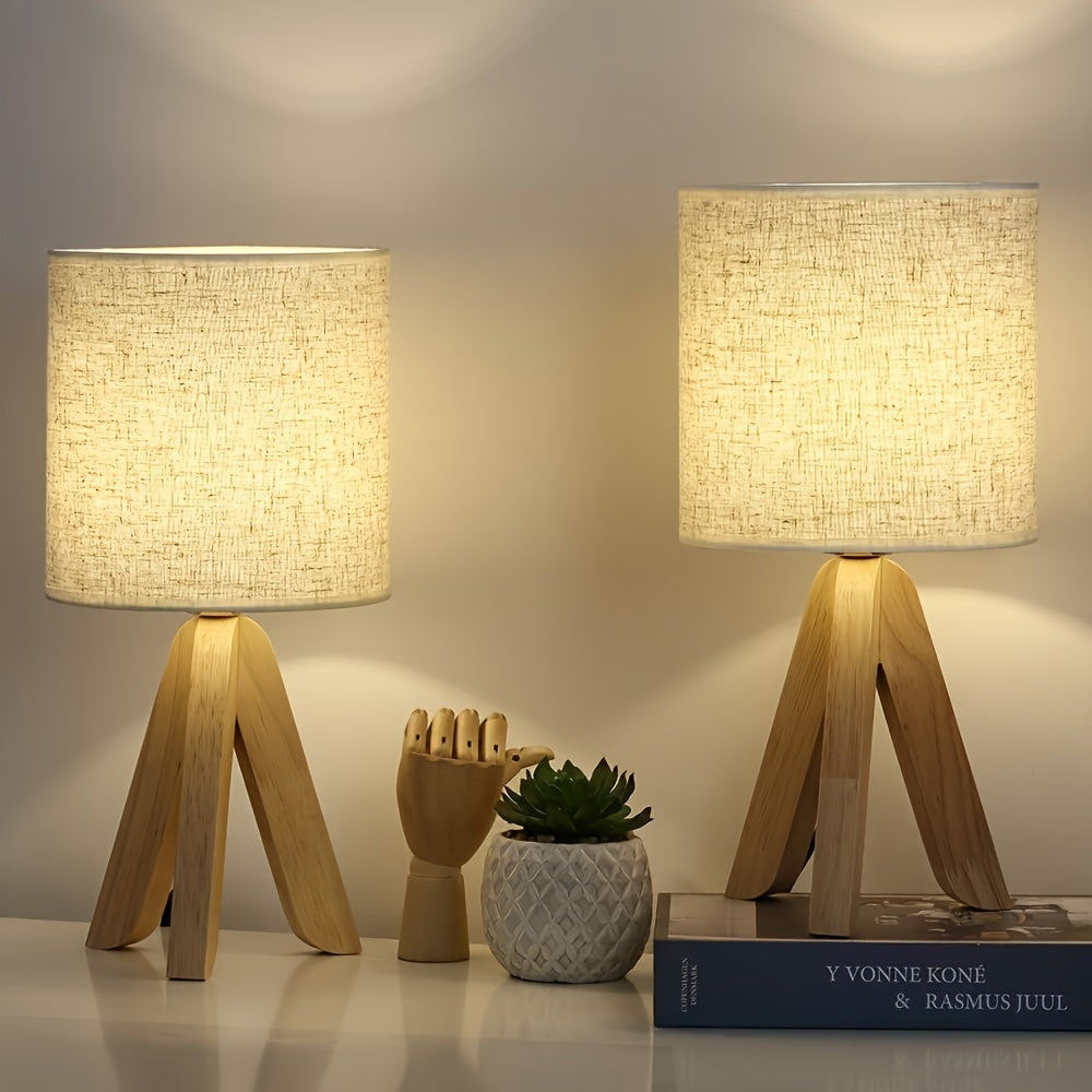 Nordycka minimalistyczna lampa stołowa z drewnianym trójnogiem i lnianym kloszem