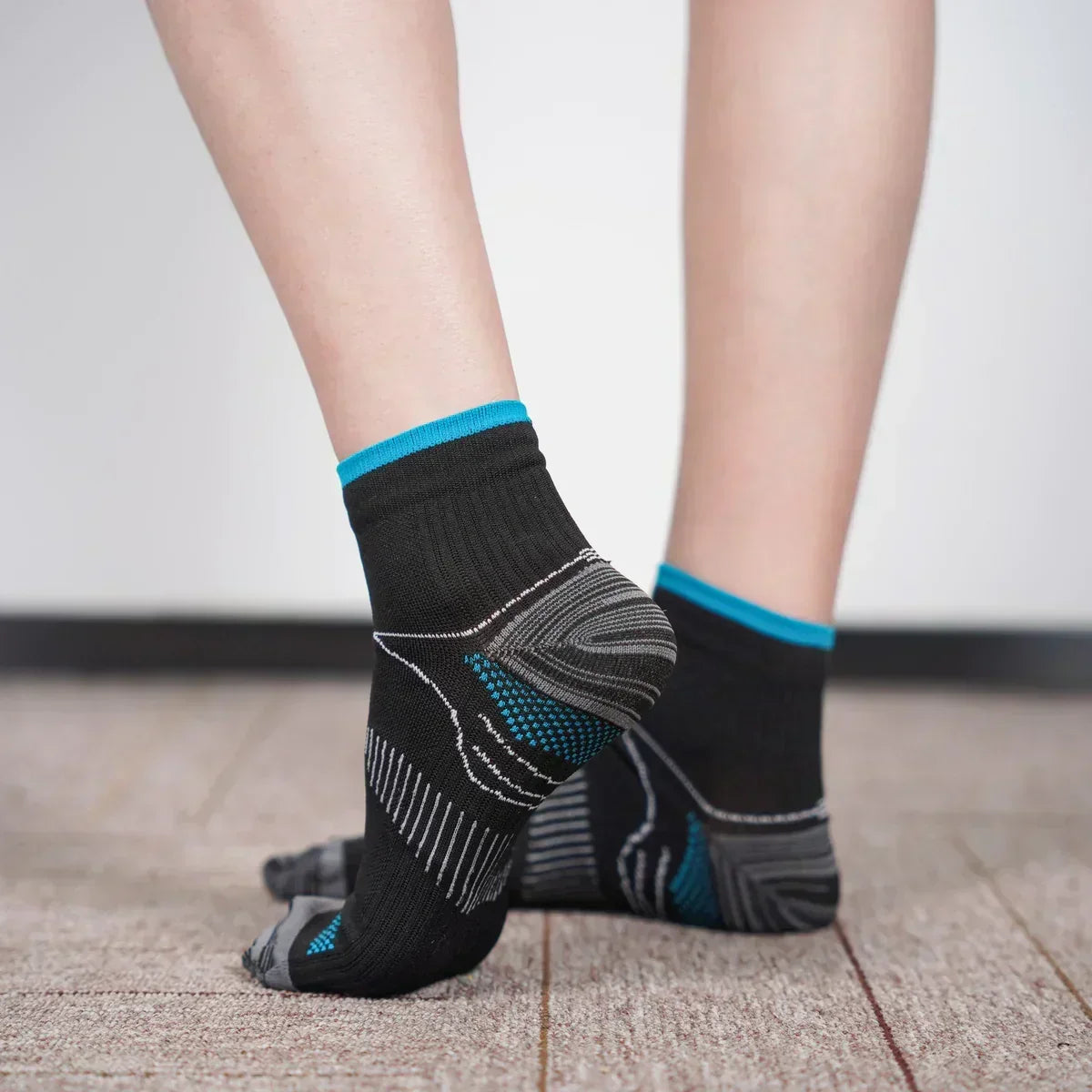 Bezszwowe skarpety uciskowe z podparciem łuku stopy i dopasowaniem na lewą lub prawą stopę
