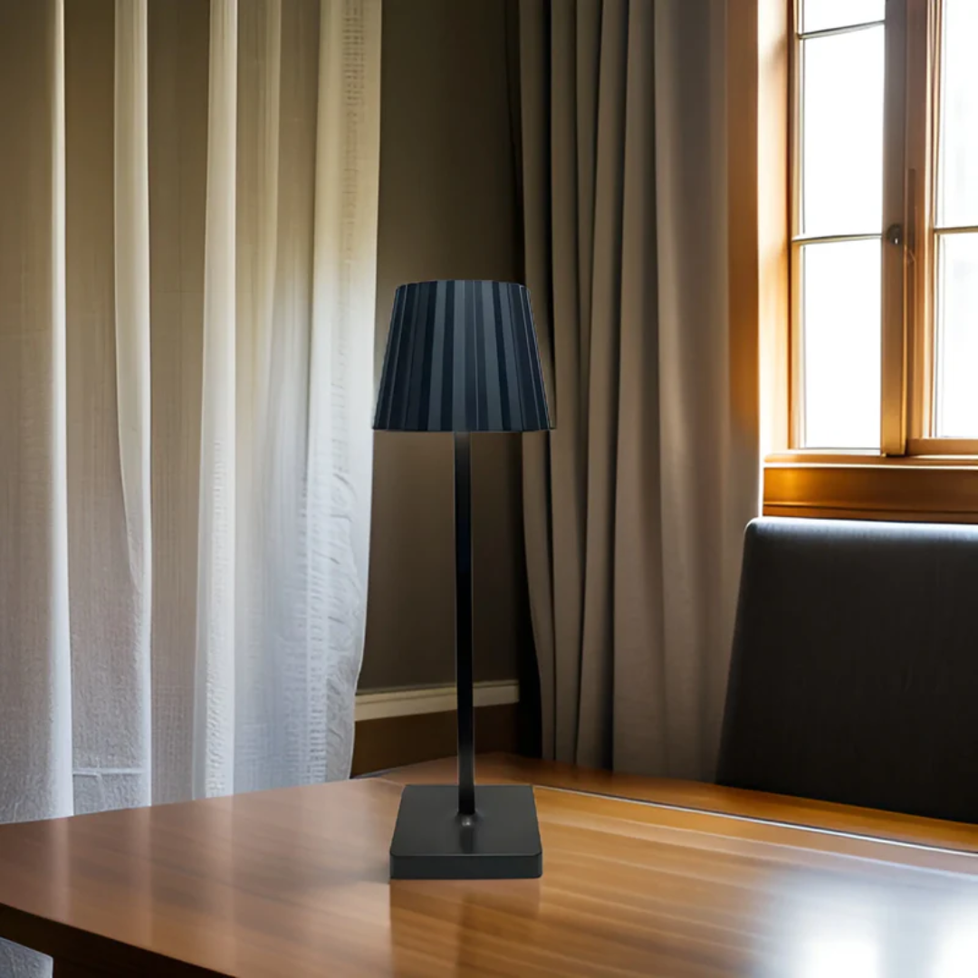 Skandynawska wodoodporna aluminiowa ładowalna lampa stołowa z funkcją ściemniania