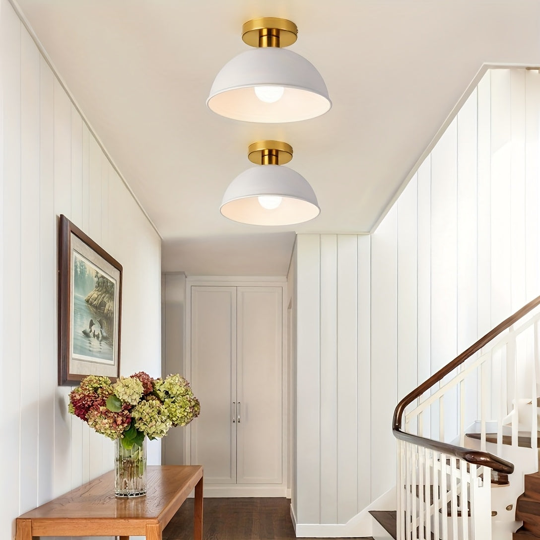 Minimalistyczna matowa metalowa półprzylegająca lampa sufitowa w kształcie kopuły