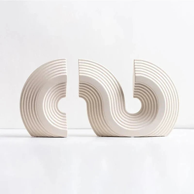 Rzeźbiarski zestaw ceramicznych podpórek do książek w kształcie łuków z rowkowaną fakturą