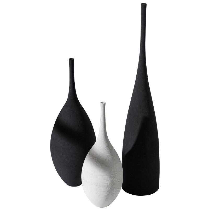 Rzeźbiarski wysoki ceramiczny wazon w stylu art déco o pionowej formie