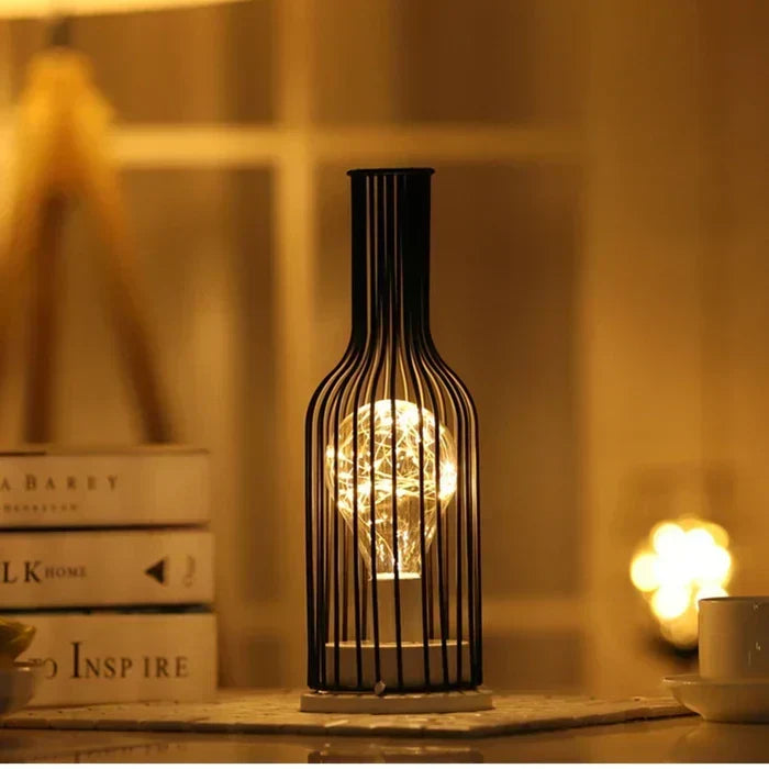 Elegancka nowoczesna metalowa lampa stołowa z materiałowym abażurem, we współczesnym stylu