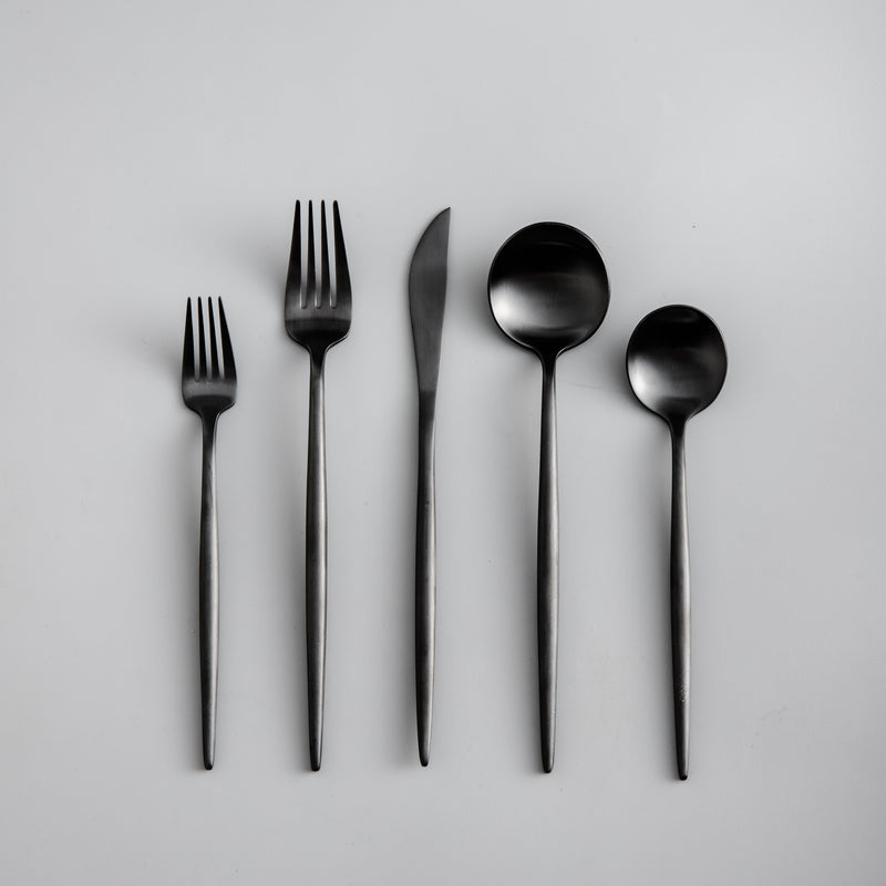 Elegancki, minimalistyczny, nowoczesny zestaw sztućców ze stali nierdzewnej