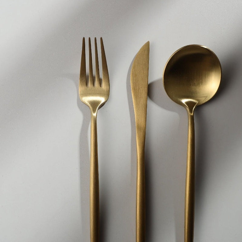 Elegancki, minimalistyczny, nowoczesny zestaw sztućców ze stali nierdzewnej