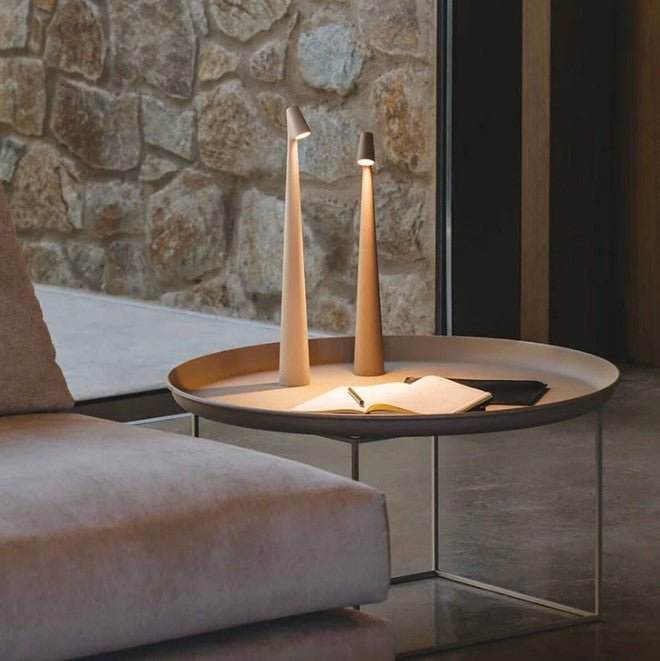 Minimalistyczna nordycka aluminiowa bezprzewodowa lampa stołowa z dotykowym sterowaniem i funkcją ściemniania