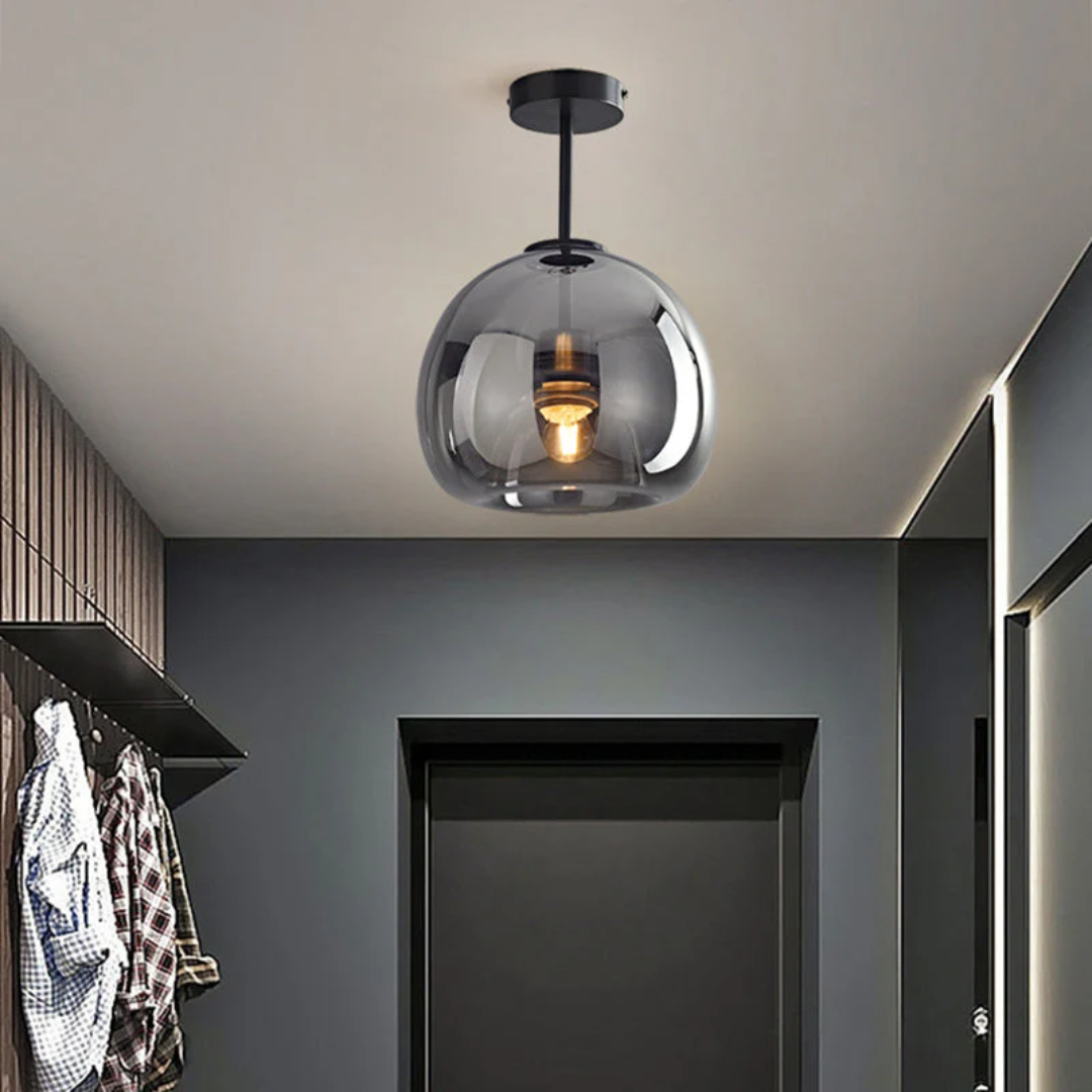 Okrągła sufitowa lampa z metalowym kloszem i szklanym kloszem