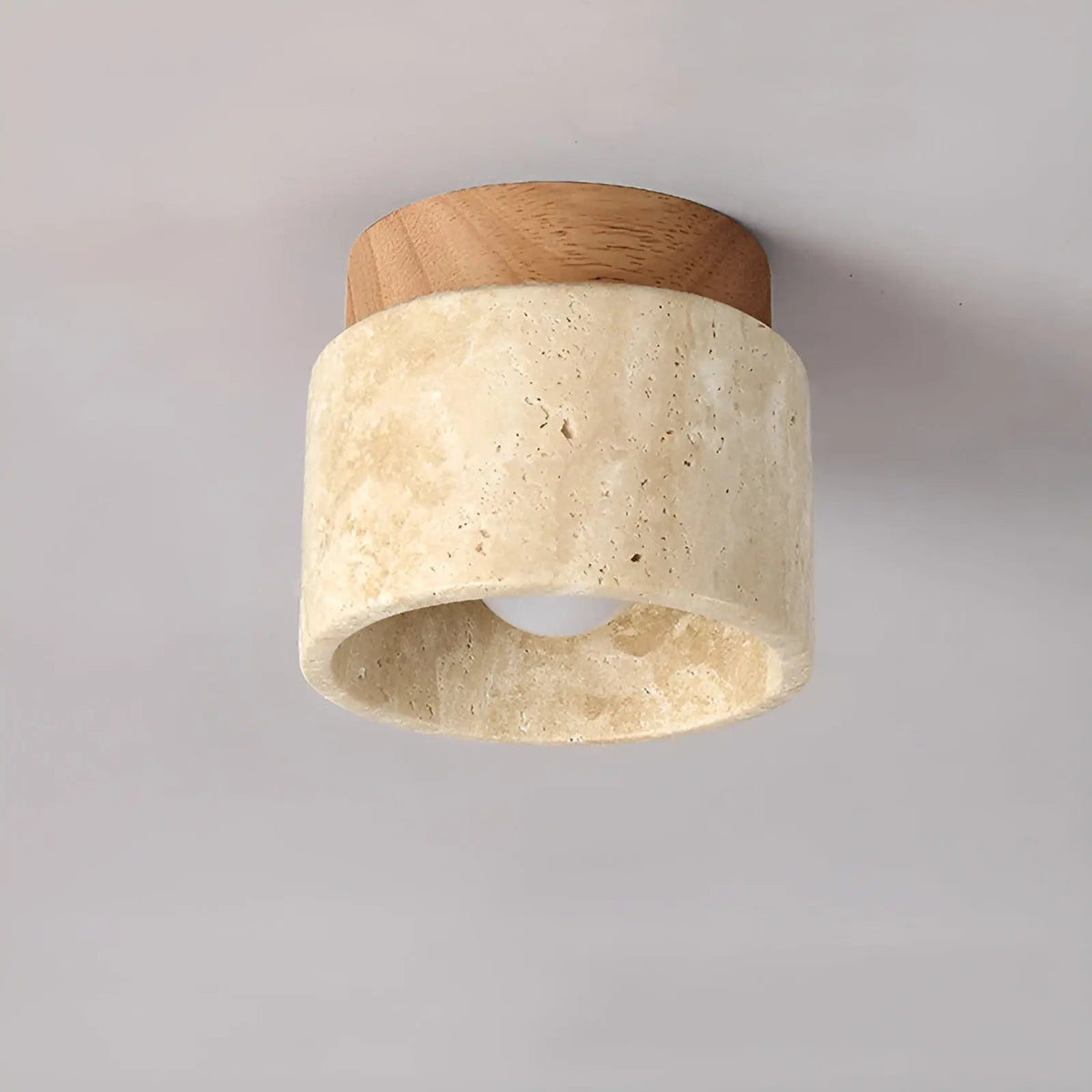 Rustykalna sufitowa lampa z trawertynu i drewna w stylu wabi-sabi