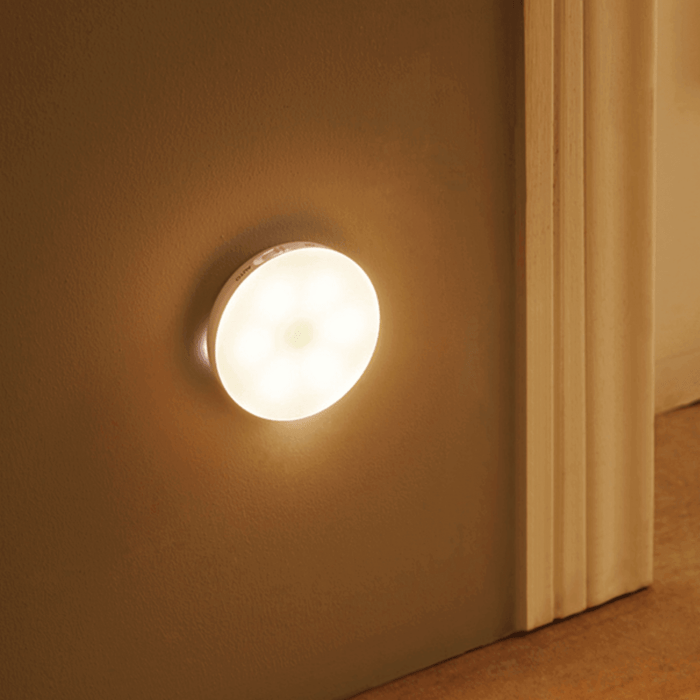 Ładowalna okrągła inteligentna lampa ścienna z samoprzylepnym mocowaniem i czujnikiem ruchu