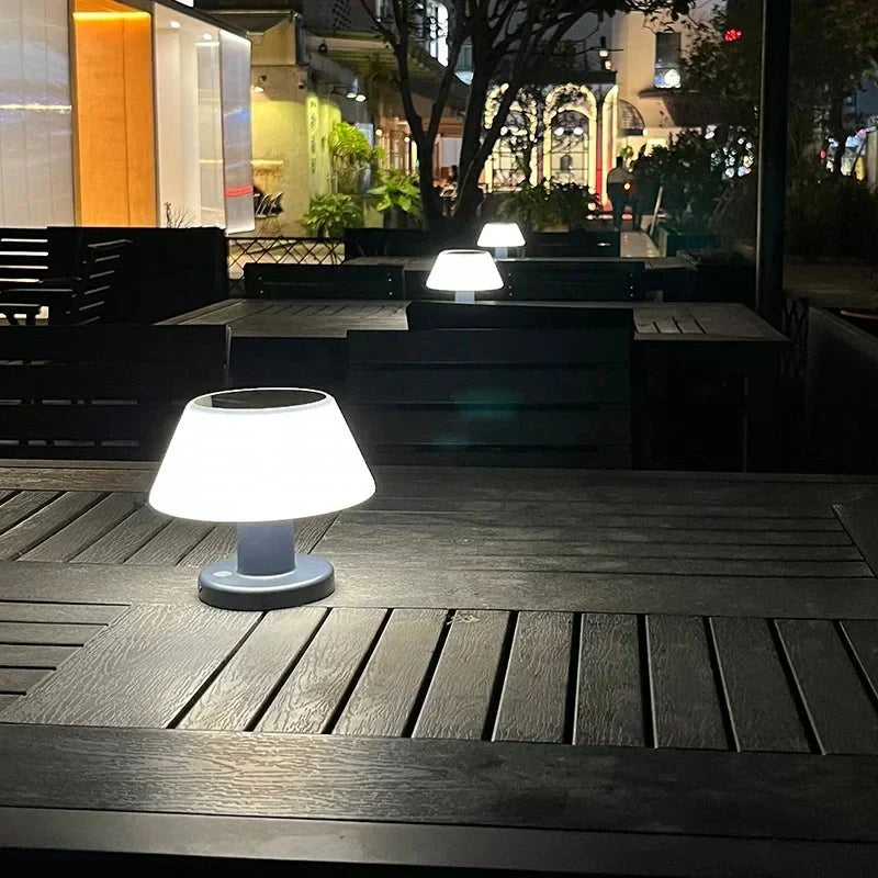 Wodoodporna wewnętrzno-zewnętrzna lampa stołowa zasilana energią słoneczną i akumulatorem