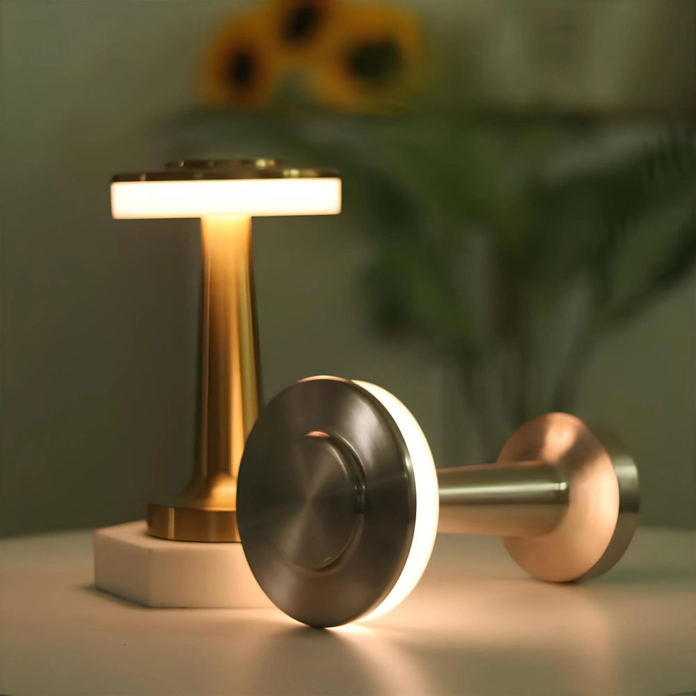 Elegancka przenośna metalowa bezprzewodowa lampka stołowa z regulacją jasności i akumulatorem