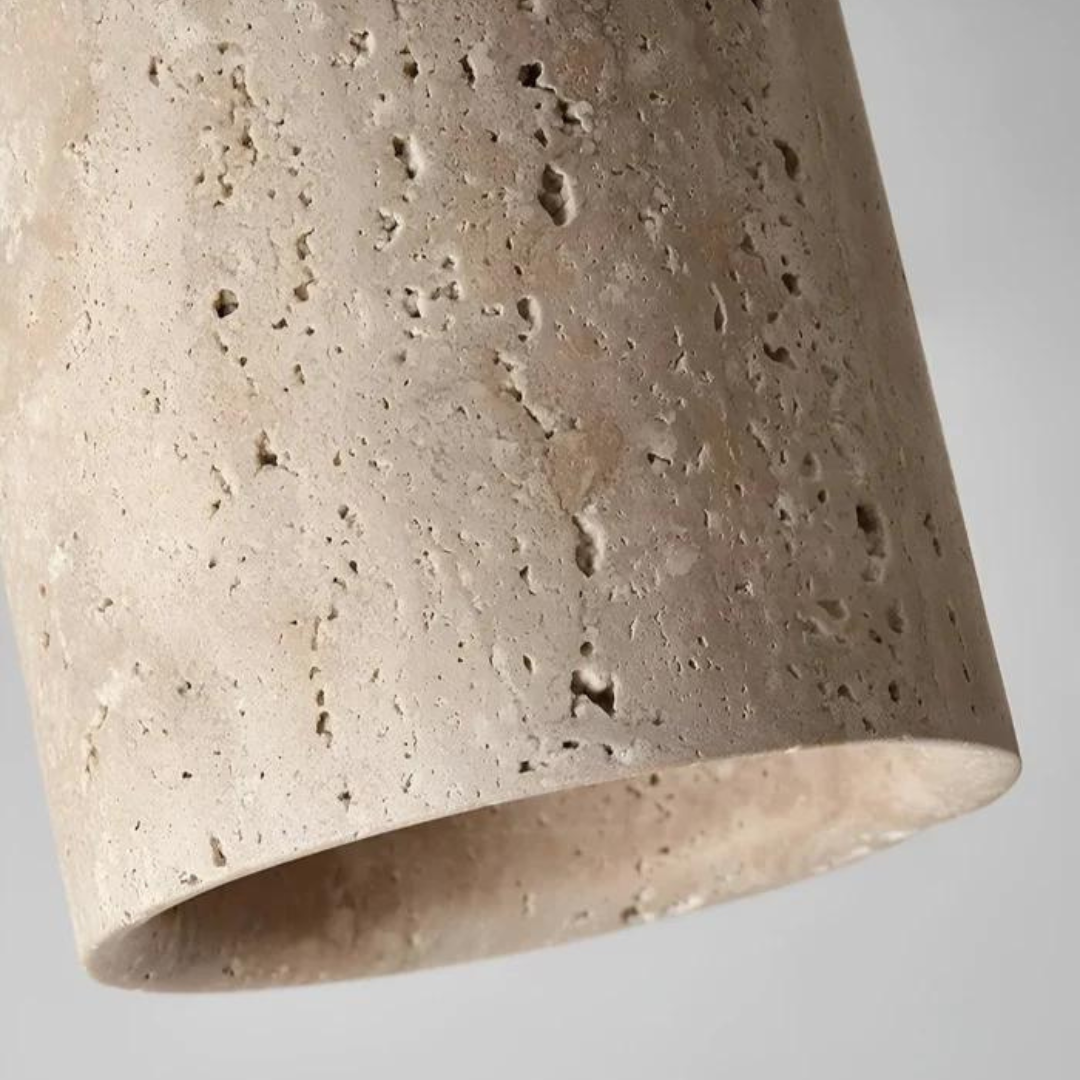 Okrągła sufitowa lampa z trawertynu w stylu wabi-sabi