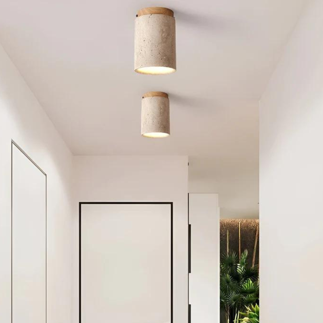 Okrągła sufitowa lampa z trawertynu w stylu wabi-sabi