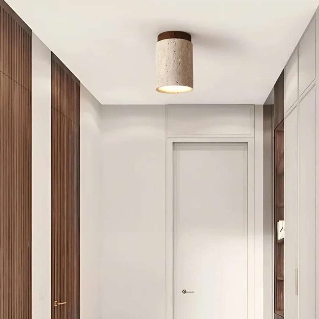 Okrągła sufitowa lampa z trawertynu w stylu wabi-sabi