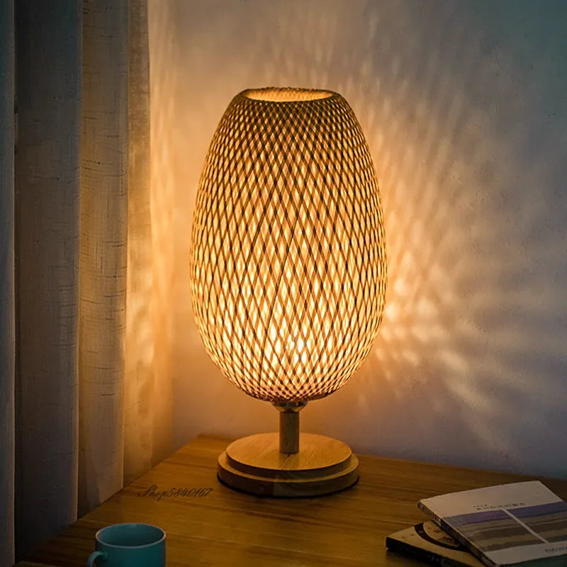 Rustykalna ręcznie wykonana bambusowa lampa stołowa w stylu chińskim vintage