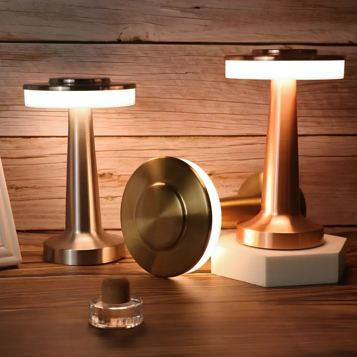 Retro metalowa bezprzewodowa ładowalna lampa stołowa z funkcją ściemniania i nastrojowym światłem