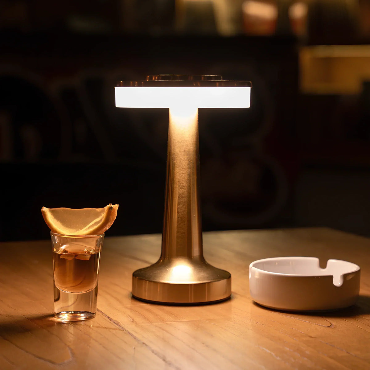 Retro metalowa bezprzewodowa ładowalna lampa stołowa z funkcją ściemniania i nastrojowym światłem