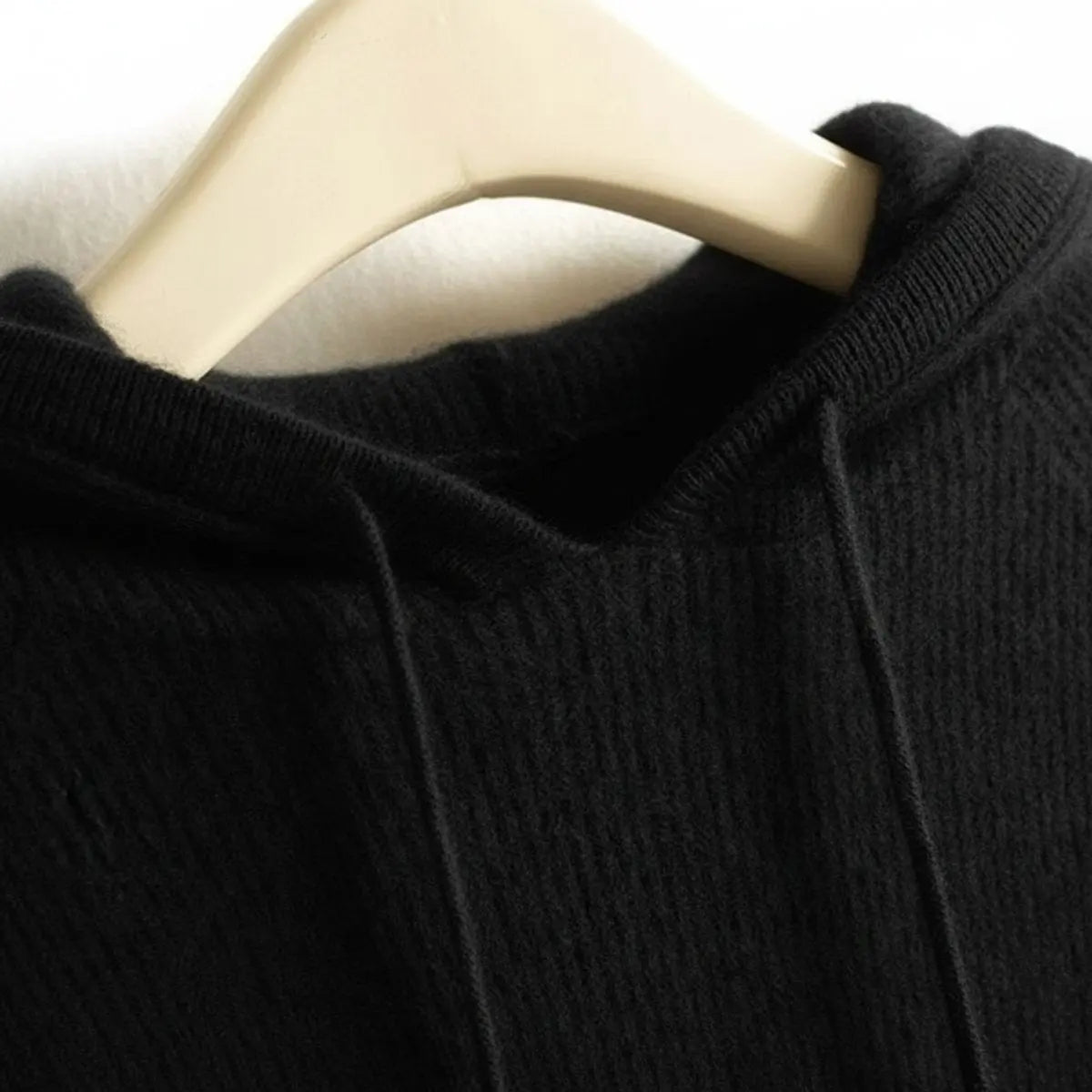 Damski sweter z dzianiny z domieszką kaszmiru i wełny z norek, z kapturem i sznurkiem