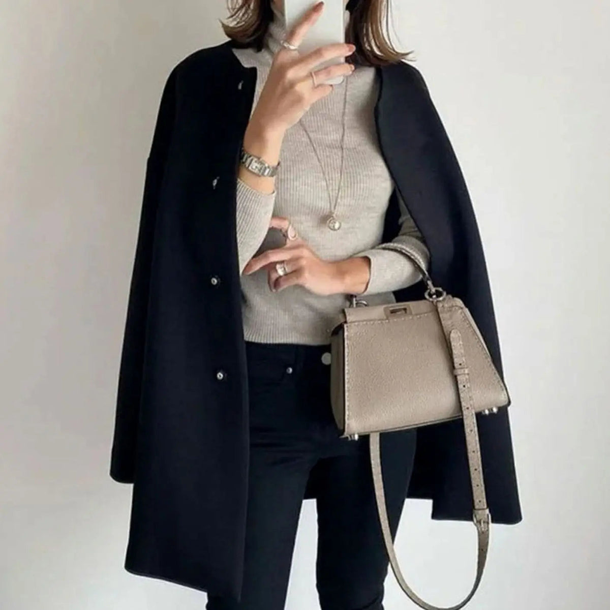 Damski elegancki długi płaszcz bez kołnierza, zapinany z przodu na guziki